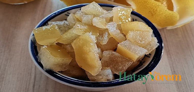 Sofralarınıza sağlık ve lezzet katacak geleneksel Hatay usulü limon reçeli tarifini Hatay Yörem farkıyla sunuyoruz.